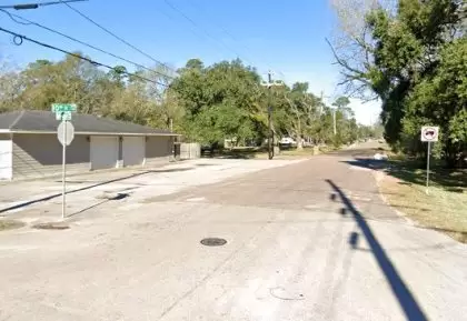 [01-21-2022] Condado de Jefferson, TX - Choque de Dos Vehículos Que Involucra Al Autobús de Beaumont Isd Hiere Al Menos a 13 Estudiantes