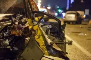 coche-accidentado-en-el-lugar-del-accidente-420x280